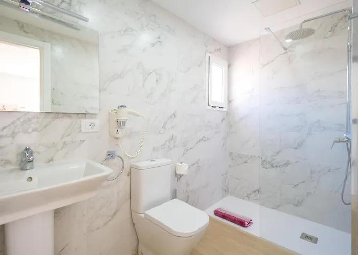 Moderno En Recien Reformado Apartment
